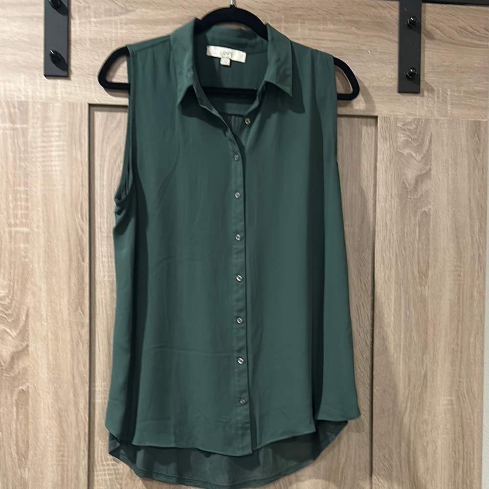 Sleeveless Green Button-Up Blouse